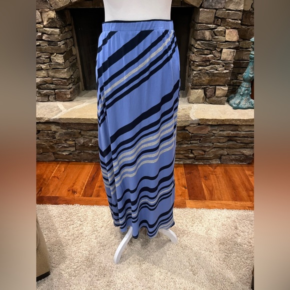 Olive and Oak blue striped long knit dress - Picture 5 of 5